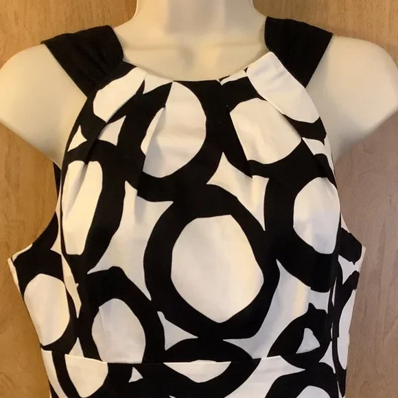 EUC London Times Black & White Sleeveless Dress Size: 6 - Picture 2 of 6